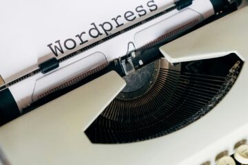 typewriter with the word Wordpress on a sheet of paper